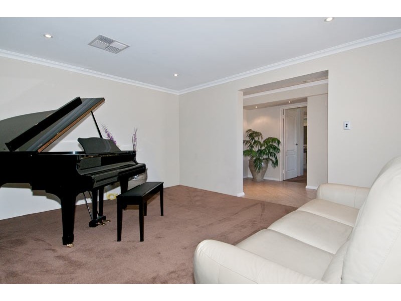 12 Campion Fairway, Lakelands WA 6180