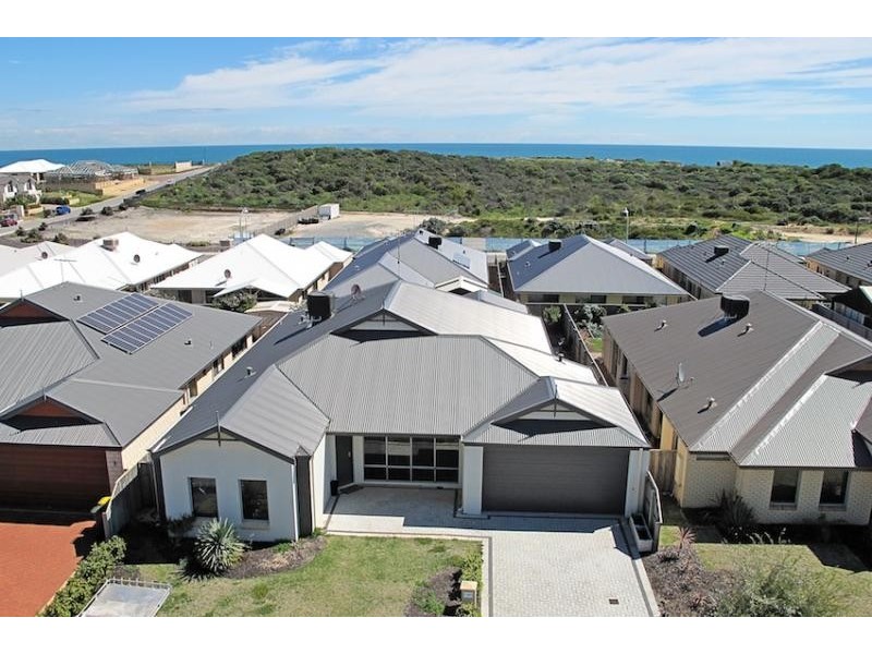 9 Marsdenia Road, Halls Head WA 6210
