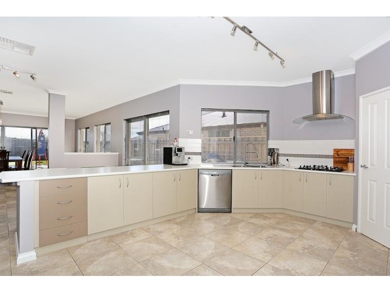 9 Marsdenia Road, Halls Head WA 6210