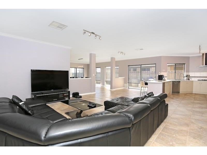 9 Marsdenia Road, Halls Head WA 6210
