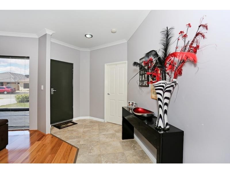 9 Marsdenia Road, Halls Head WA 6210