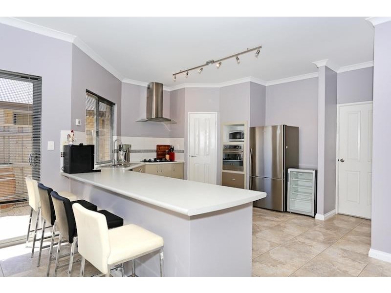 9 Marsdenia Road, Halls Head WA 6210