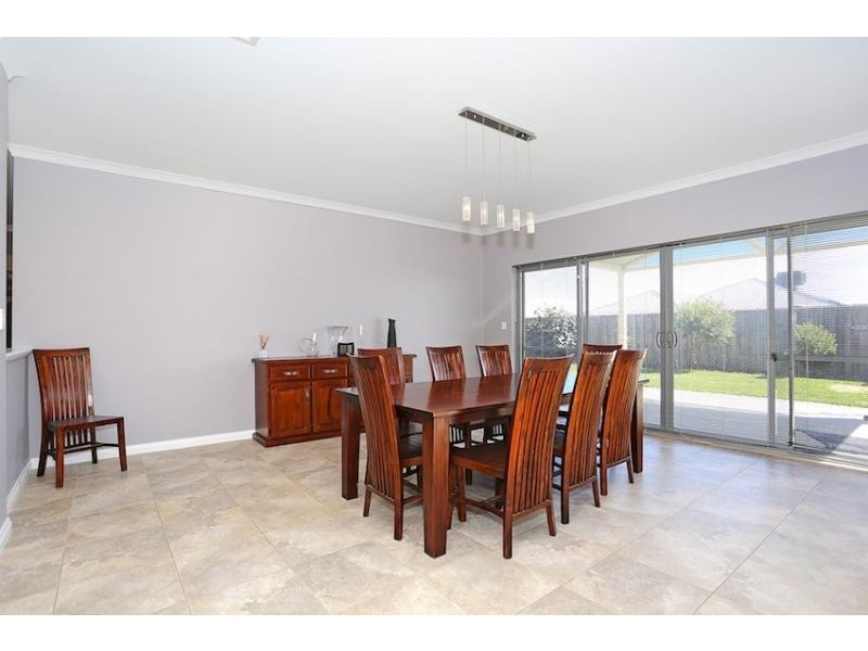 9 Marsdenia Road, Halls Head WA 6210