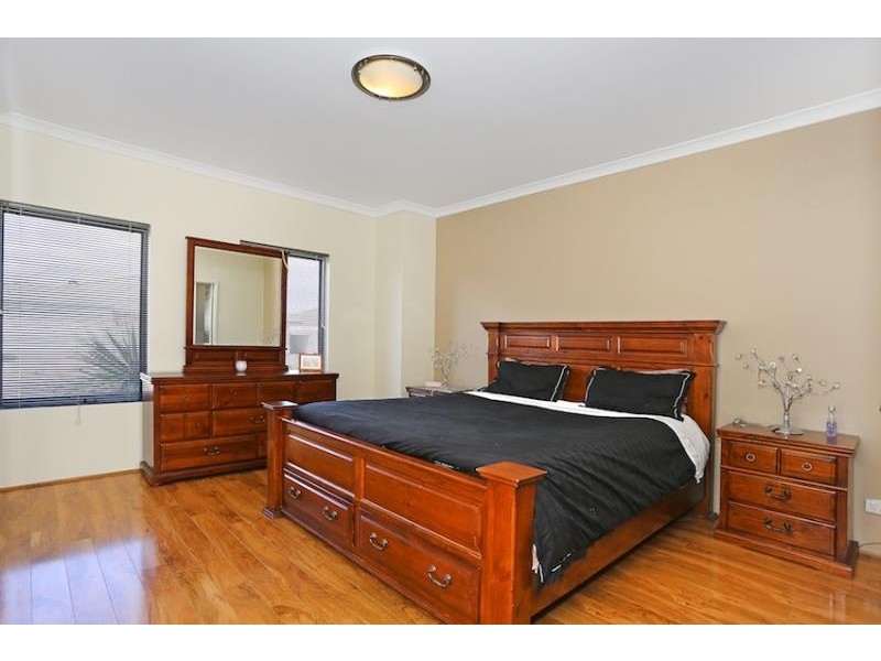 9 Marsdenia Road, Halls Head WA 6210