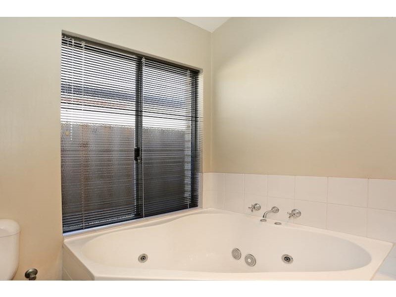 9 Marsdenia Road, Halls Head WA 6210