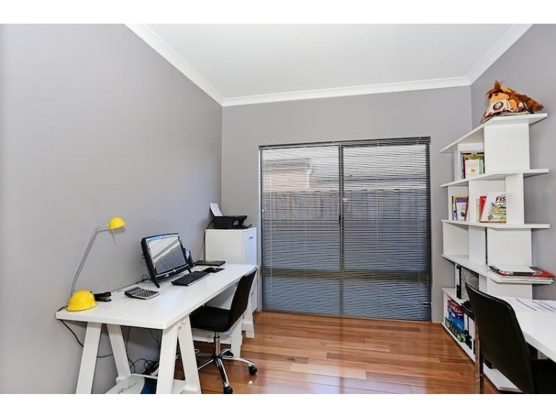 9 Marsdenia Road, Halls Head WA 6210