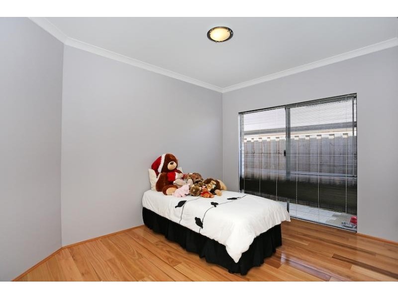 9 Marsdenia Road, Halls Head WA 6210