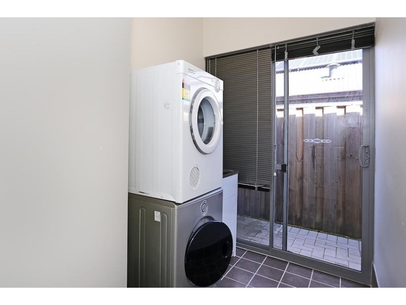 9 Marsdenia Road, Halls Head WA 6210