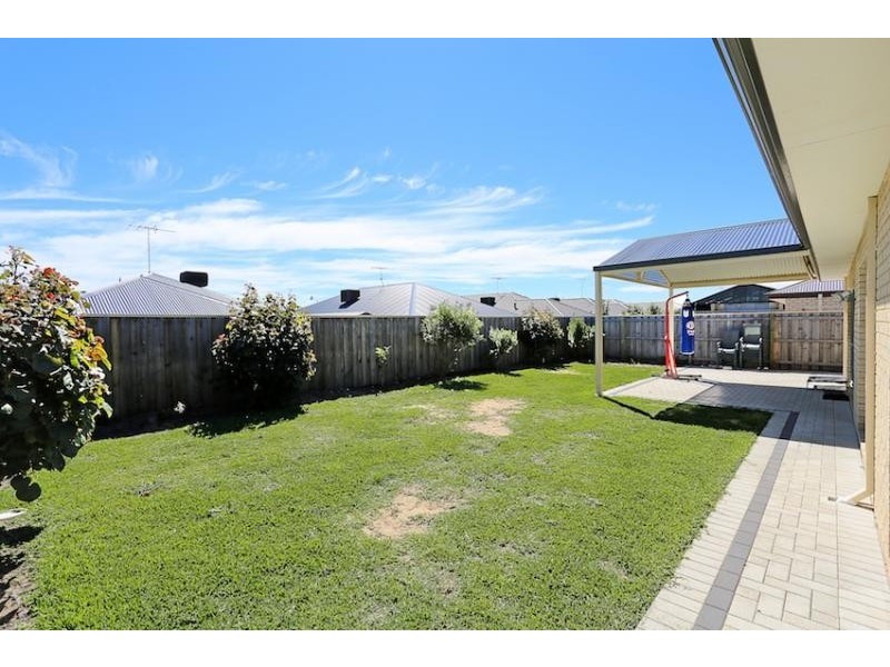 9 Marsdenia Road, Halls Head WA 6210