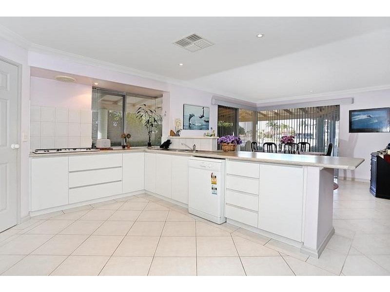 15 Ashburton Court, Dudley Park WA 6210