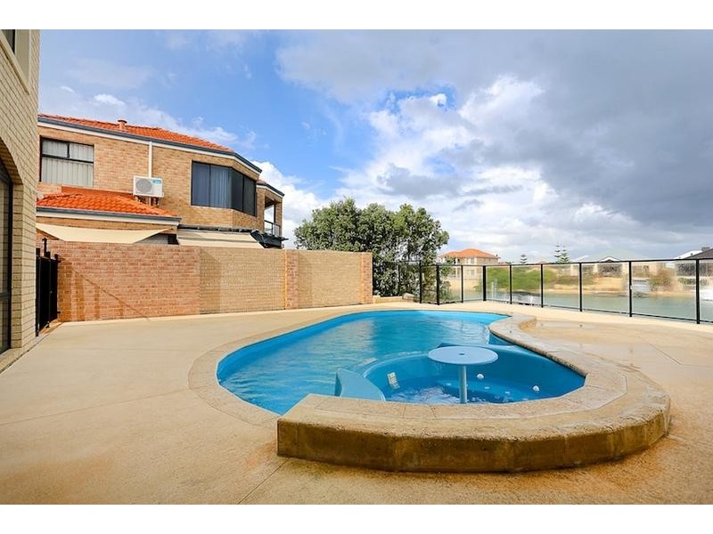 19 Voyager Close, Wannanup WA 6210