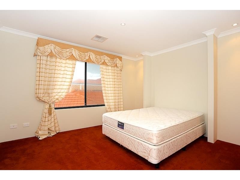 19 Voyager Close, Wannanup WA 6210