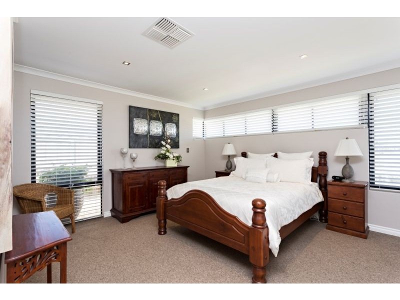 14 Torwood Edge, Halls Head WA 6210