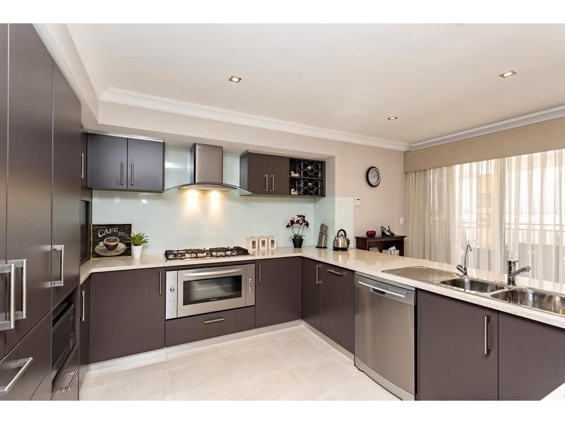 14 Torwood Edge, Halls Head WA 6210