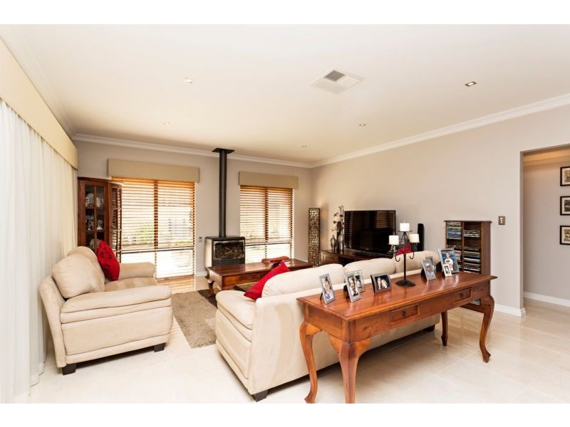 14 Torwood Edge, Halls Head WA 6210