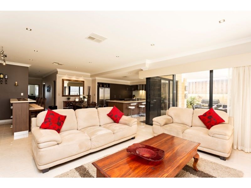 14 Torwood Edge, Halls Head WA 6210