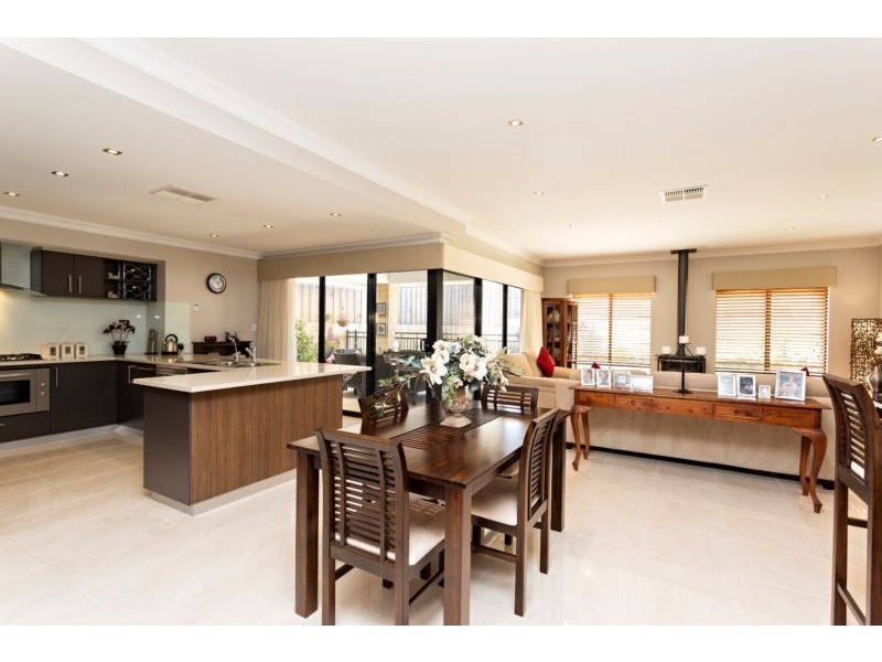 14 Torwood Edge, Halls Head WA 6210