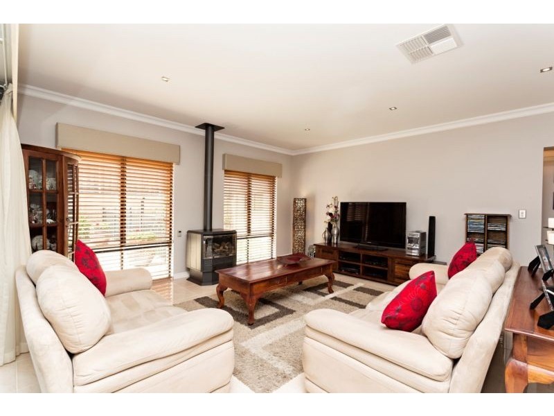 14 Torwood Edge, Halls Head WA 6210