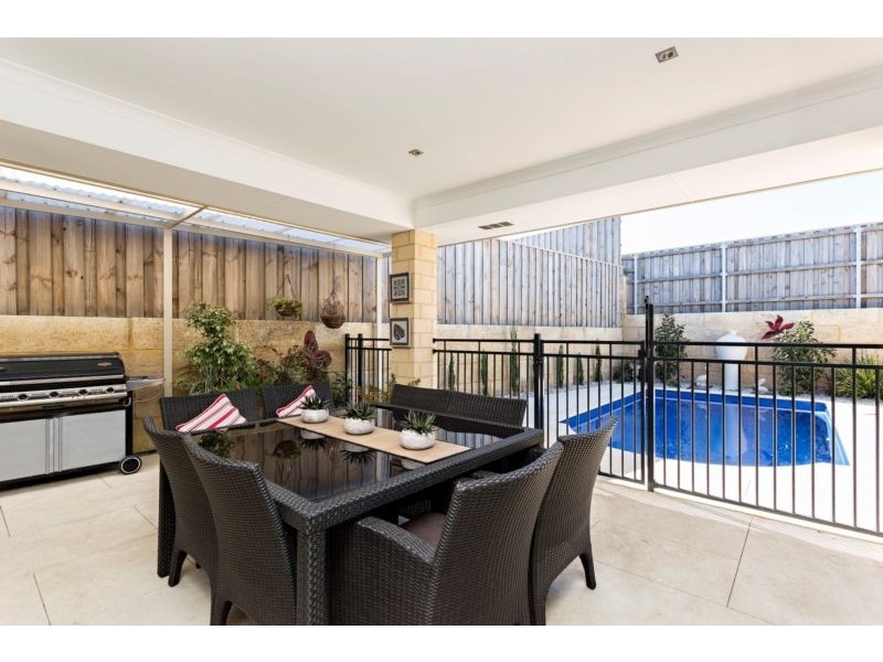 14 Torwood Edge, Halls Head WA 6210