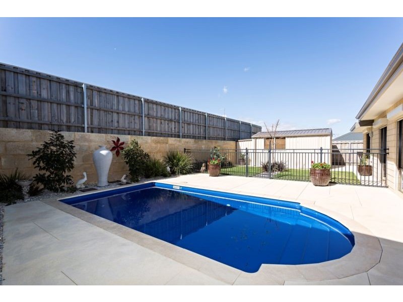 14 Torwood Edge, Halls Head WA 6210