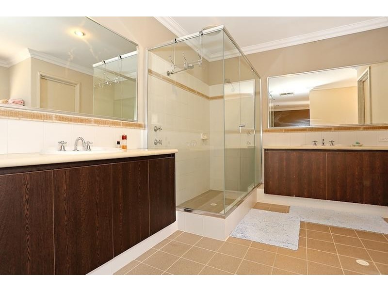 184 Peelwood Parade, Halls Head WA 6210