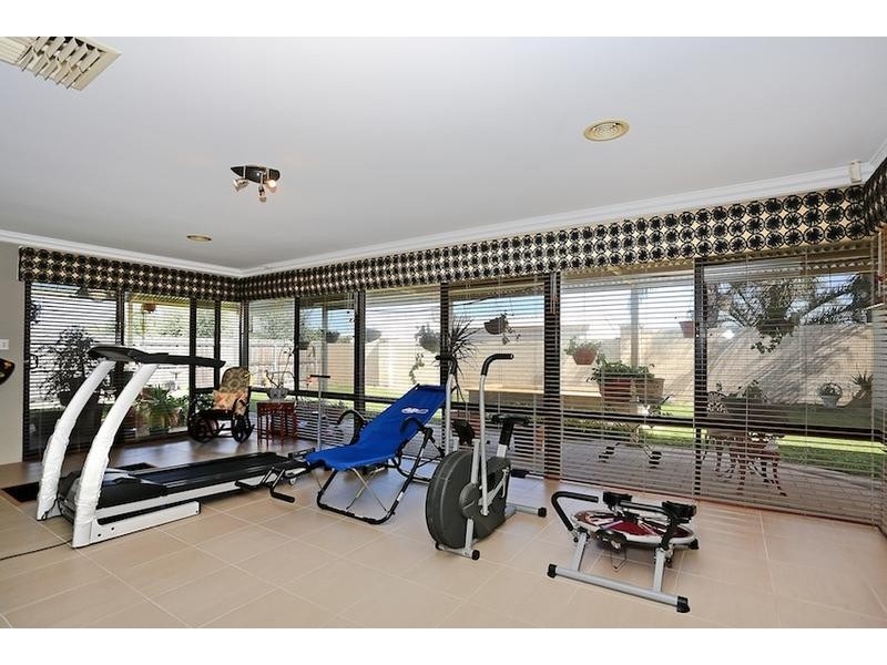 184 Peelwood Parade, Halls Head WA 6210