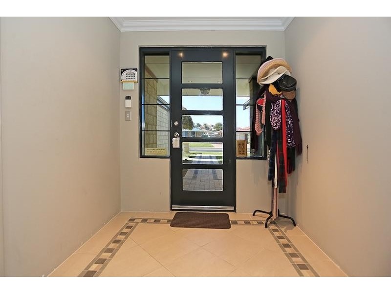 184 Peelwood Parade, Halls Head WA 6210