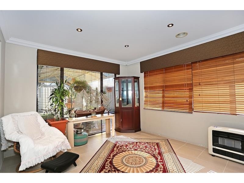 184 Peelwood Parade, Halls Head WA 6210