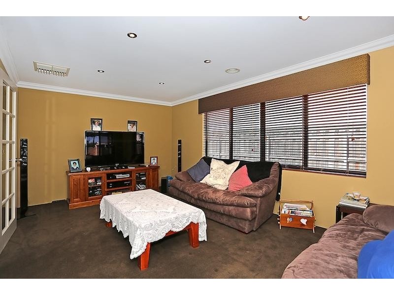 184 Peelwood Parade, Halls Head WA 6210