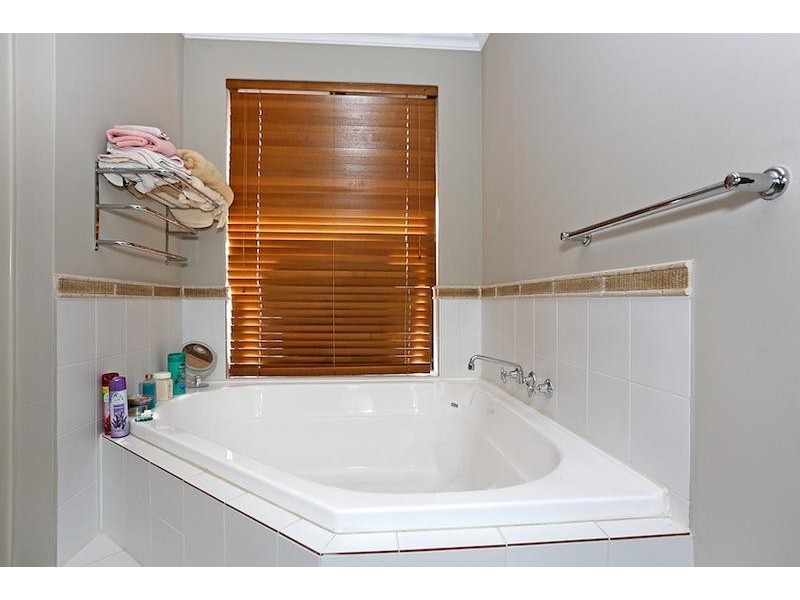 184 Peelwood Parade, Halls Head WA 6210