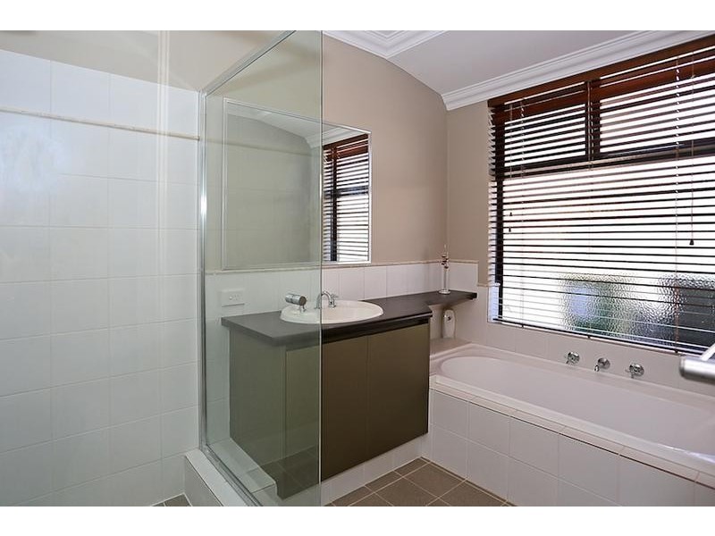 184 Peelwood Parade, Halls Head WA 6210