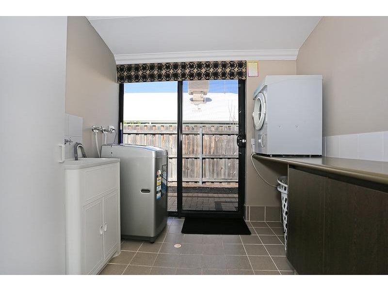 184 Peelwood Parade, Halls Head WA 6210