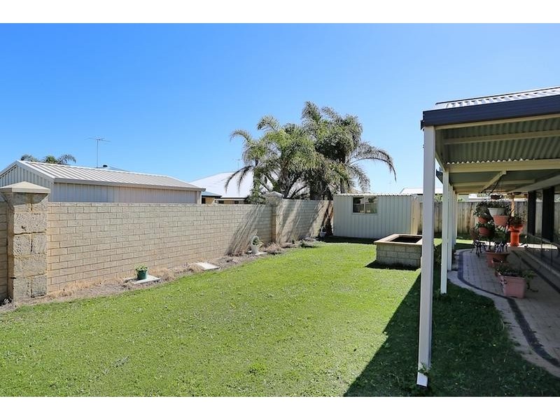 184 Peelwood Parade, Halls Head WA 6210