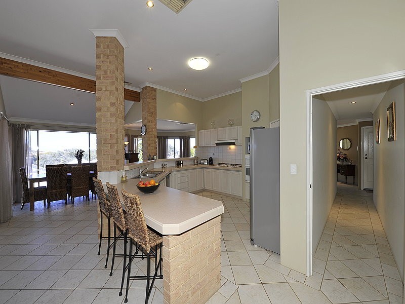 16 Greenshank Mews, Wannanup WA 6210