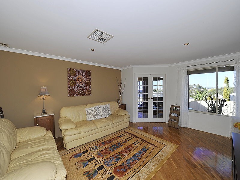 16 Greenshank Mews, Wannanup WA 6210