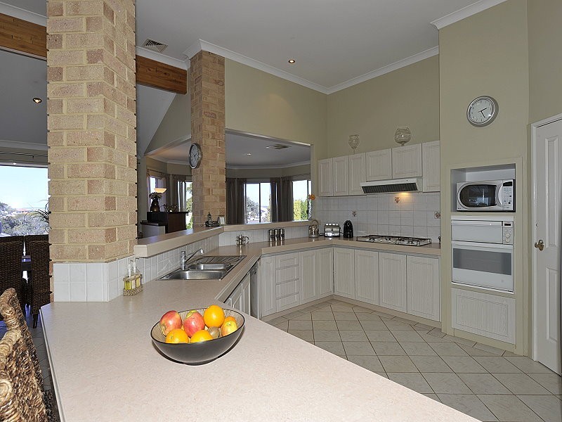 16 Greenshank Mews, Wannanup WA 6210
