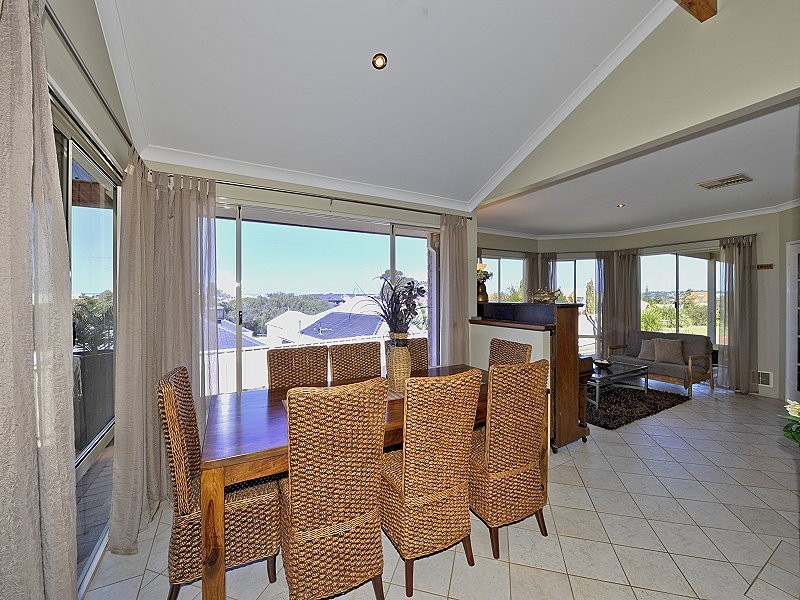 16 Greenshank Mews, Wannanup WA 6210