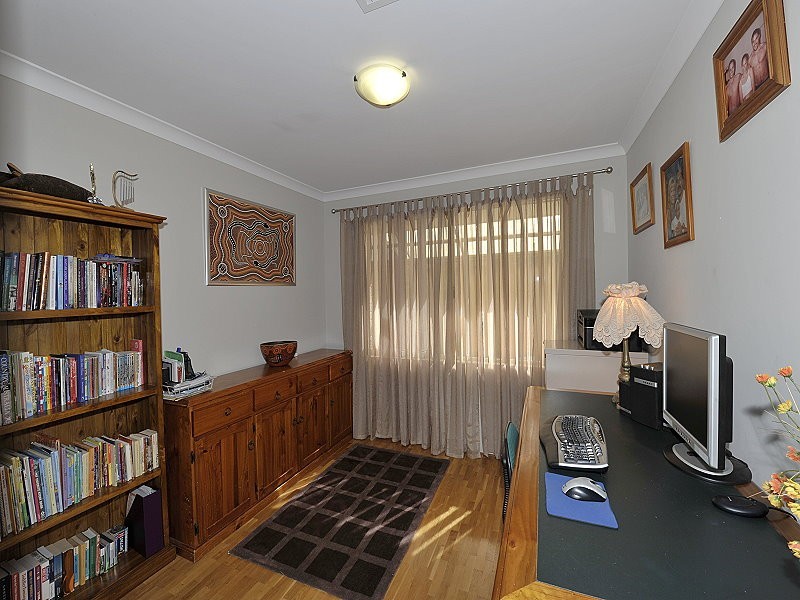 16 Greenshank Mews, Wannanup WA 6210