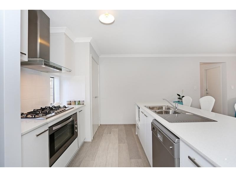 12 Cruentas Way, Halls Head WA 6210