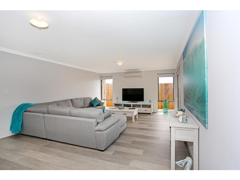 12 Cruentas Way, Halls Head WA 6210
