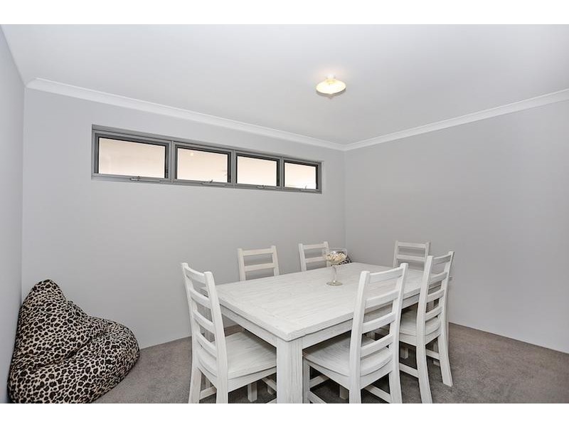 12 Cruentas Way, Halls Head WA 6210