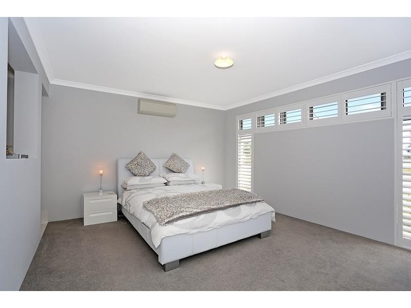 12 Cruentas Way, Halls Head WA 6210