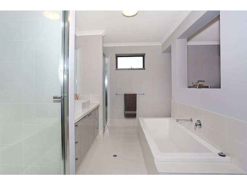 12 Cruentas Way, Halls Head WA 6210