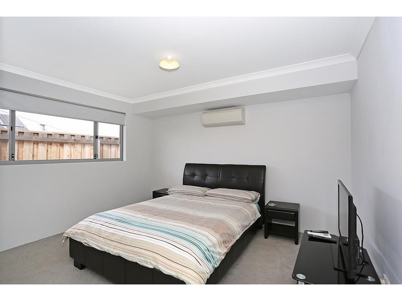12 Cruentas Way, Halls Head WA 6210