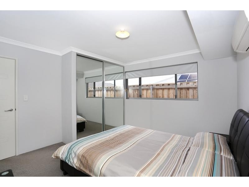 12 Cruentas Way, Halls Head WA 6210