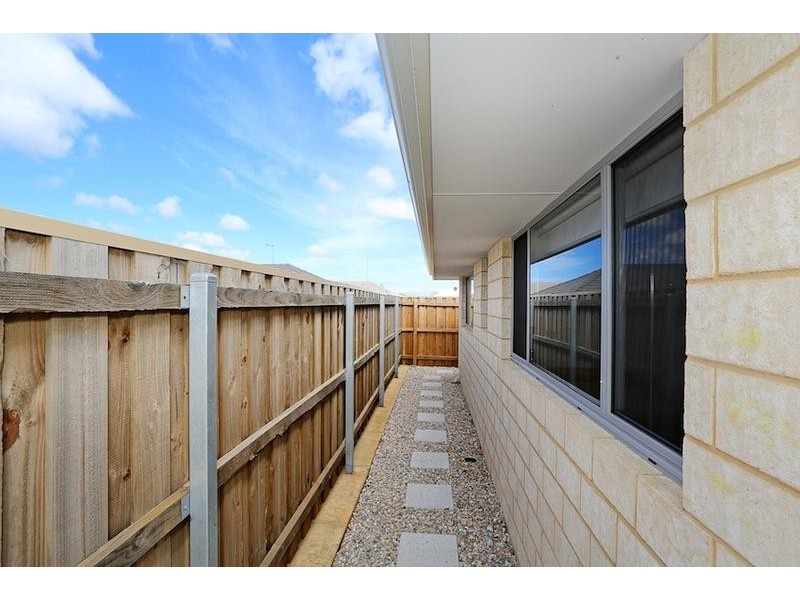 12 Cruentas Way, Halls Head WA 6210