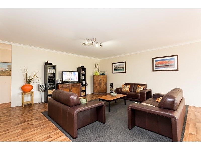 17 Arpenteur Turn, Madora Bay WA 6210