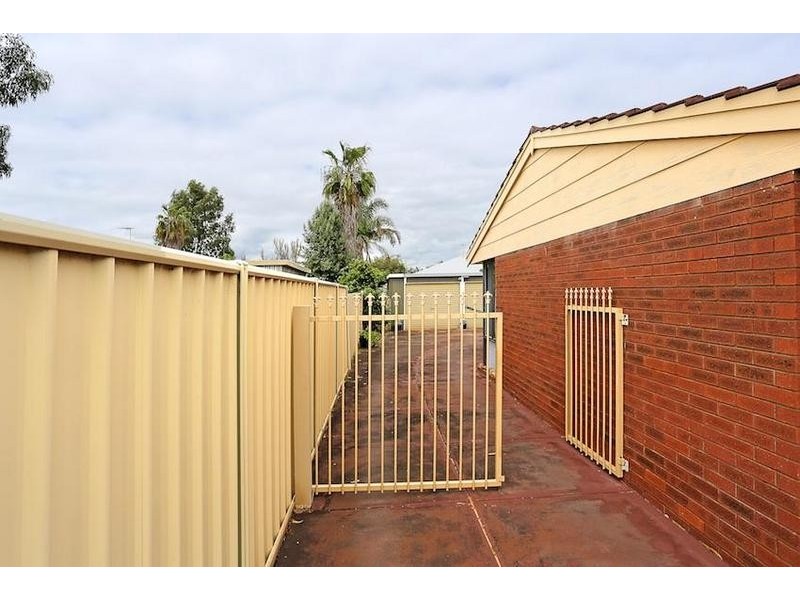 5 Feltin Place, Dudley Park WA 6210