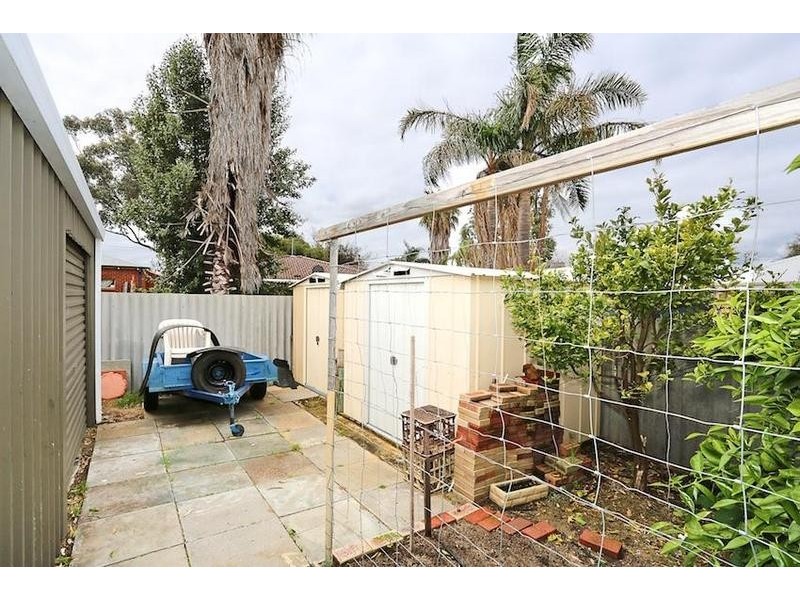 5 Feltin Place, Dudley Park WA 6210