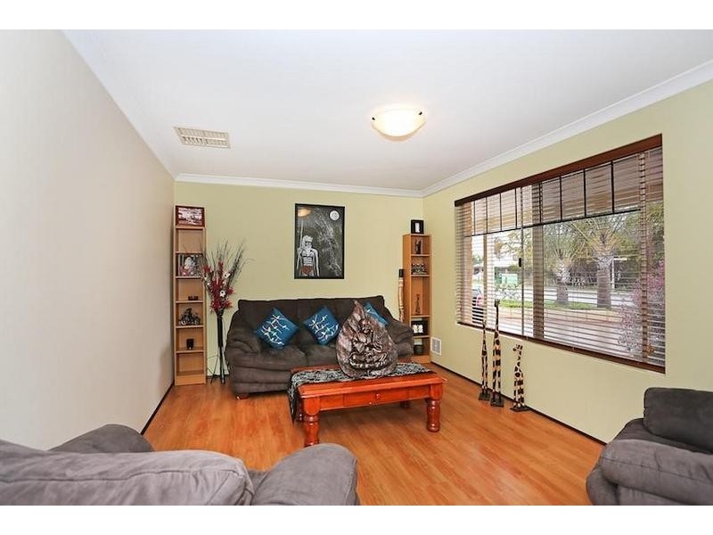 27 Templetonia Promenade, Halls Head WA 6210